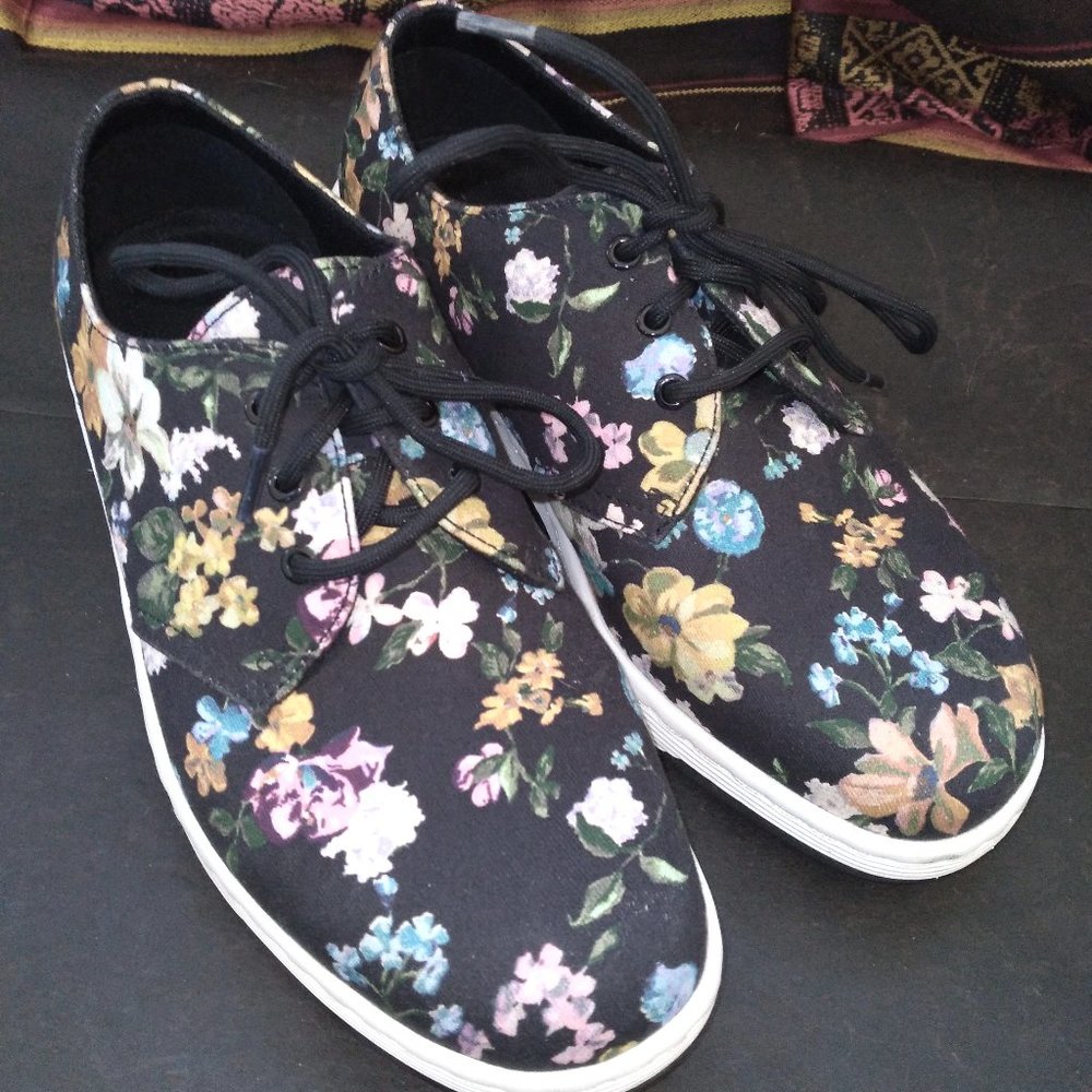 Dr. Martens Womens Darcy Floral Cavendish 3 Eye Canvas Sneakers Size 7 Soft Wair